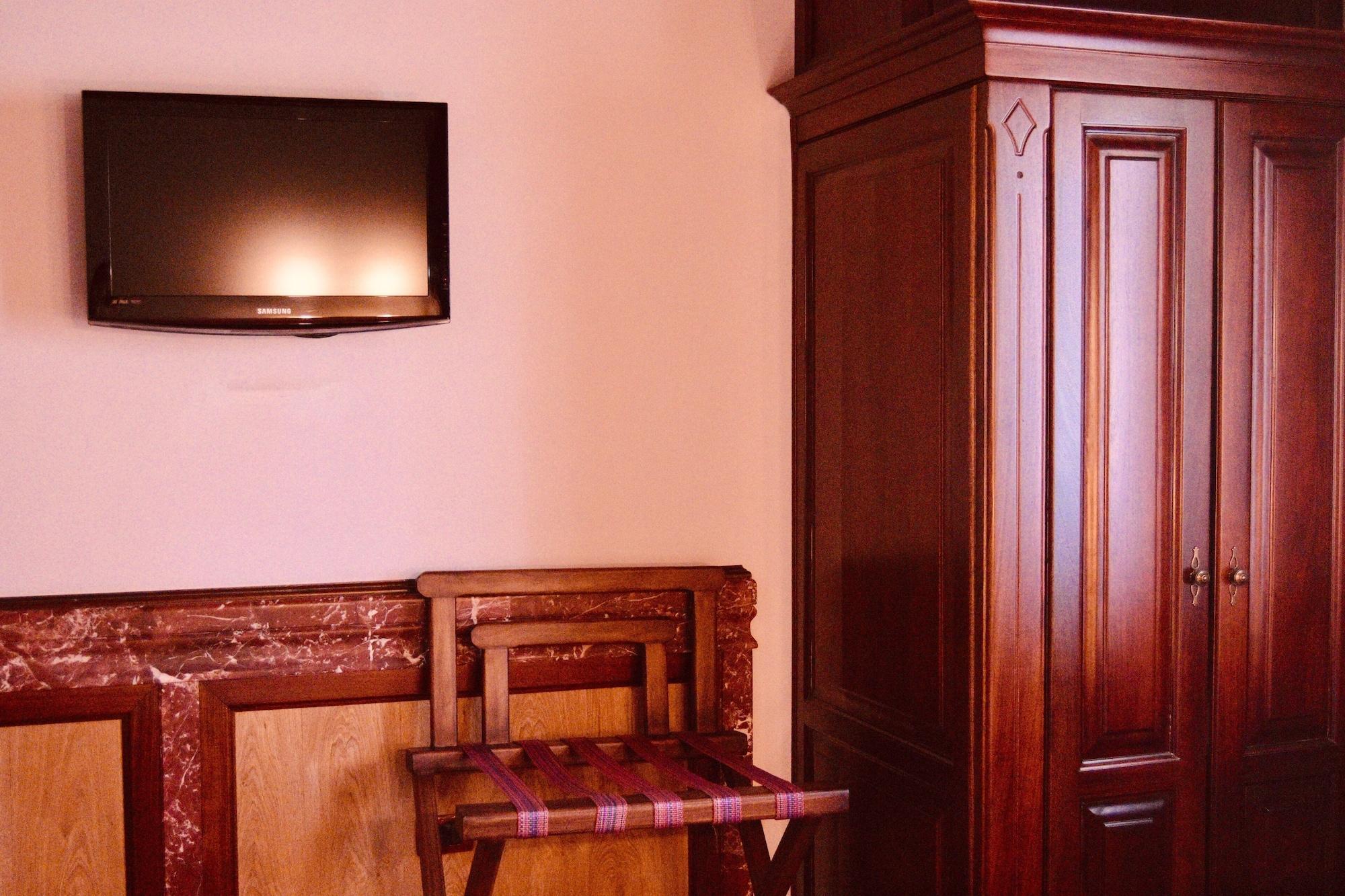 Brilant Antik Hotel Тирана Экстерьер фото