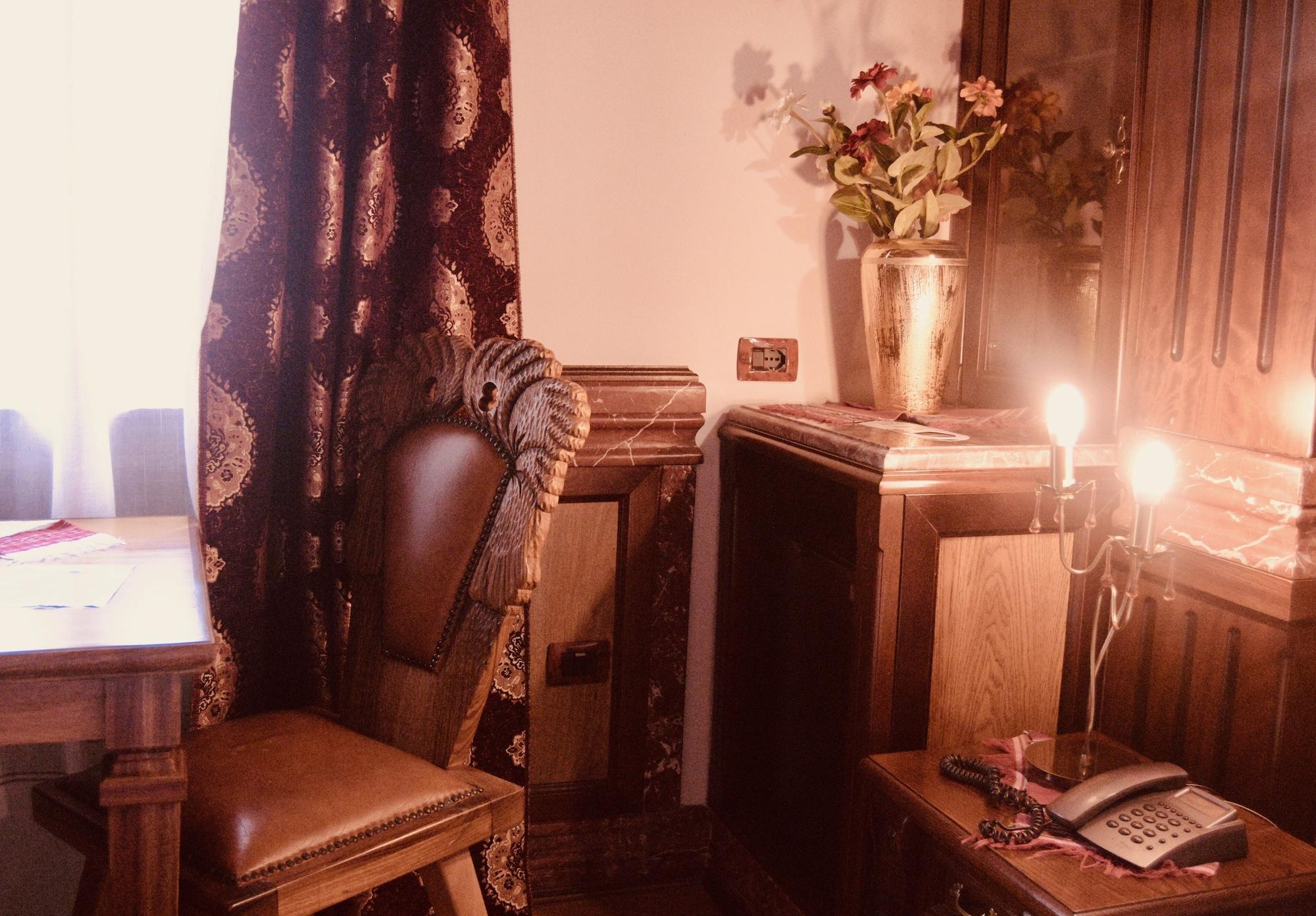 Brilant Antik Hotel Тирана Экстерьер фото