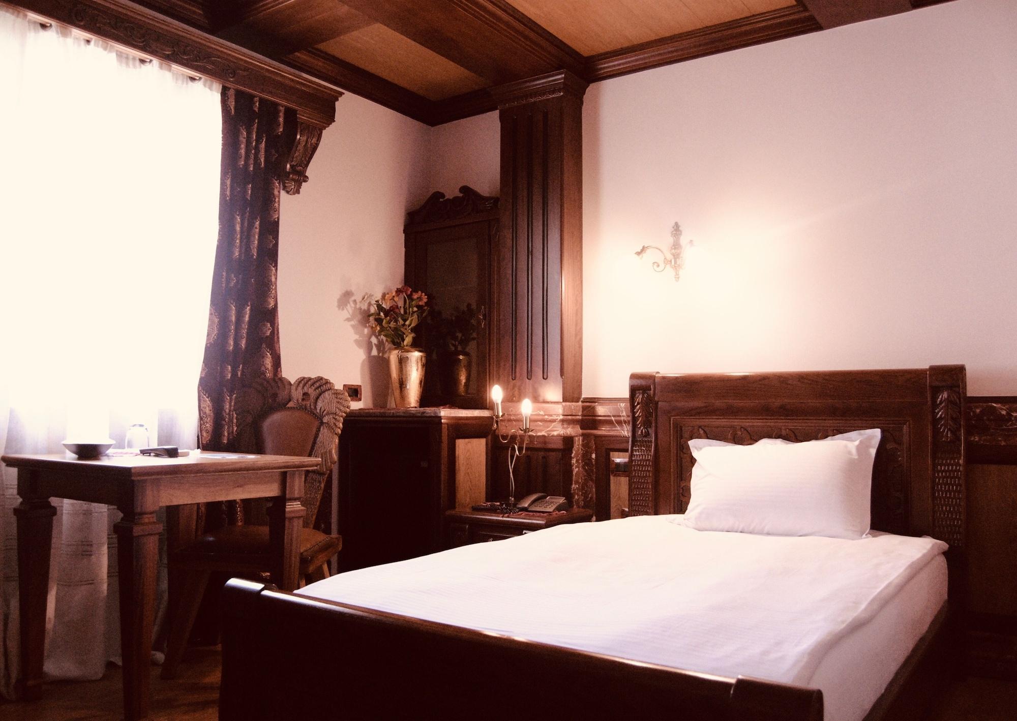 Brilant Antik Hotel Тирана Экстерьер фото