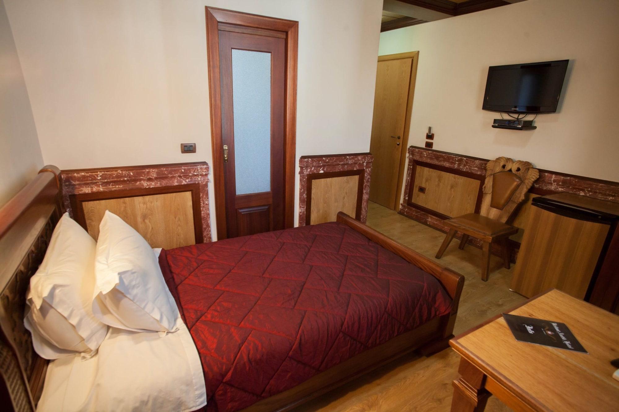 Brilant Antik Hotel Тирана Экстерьер фото