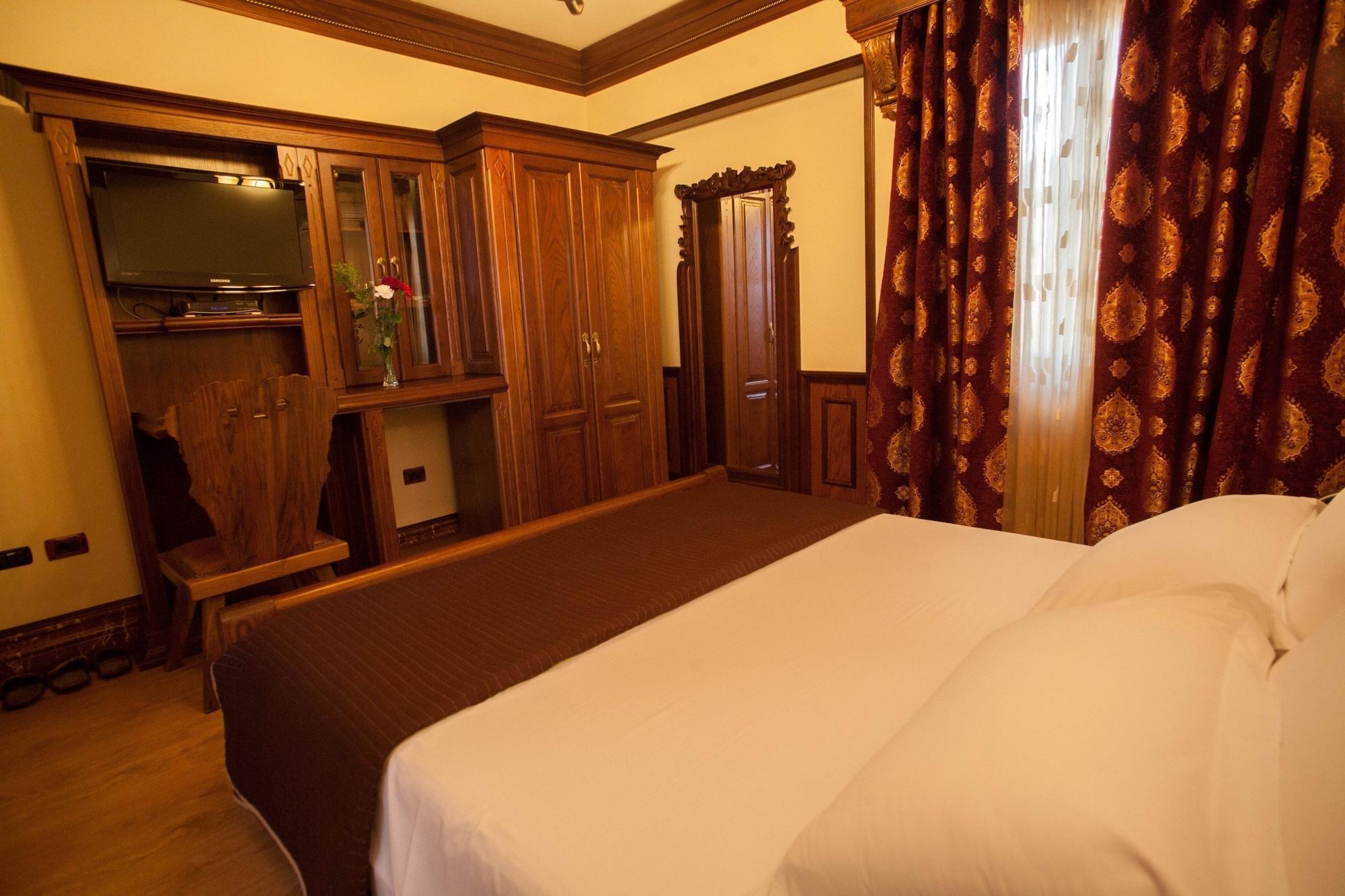 Brilant Antik Hotel Тирана Экстерьер фото