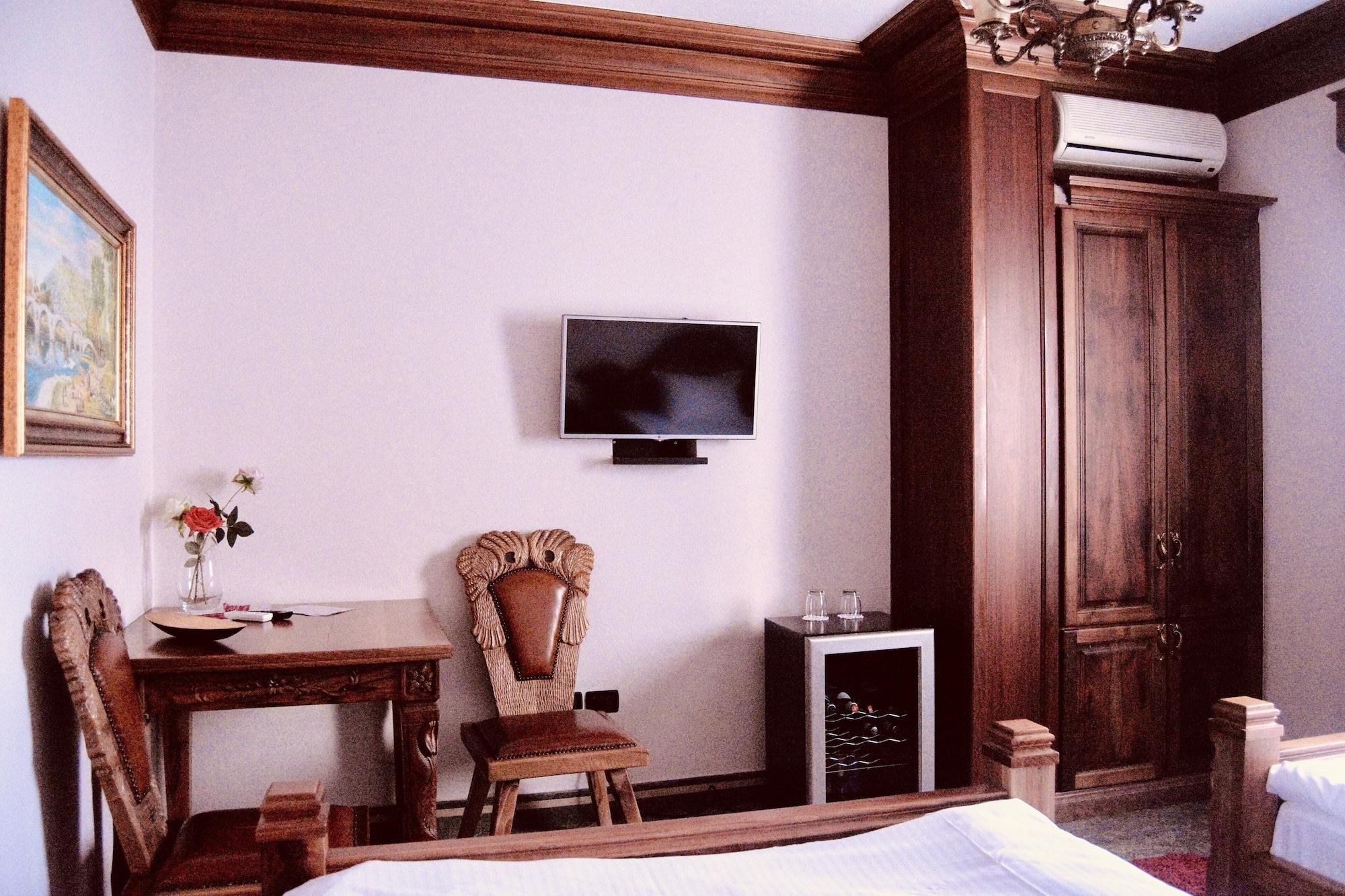 Brilant Antik Hotel Тирана Экстерьер фото