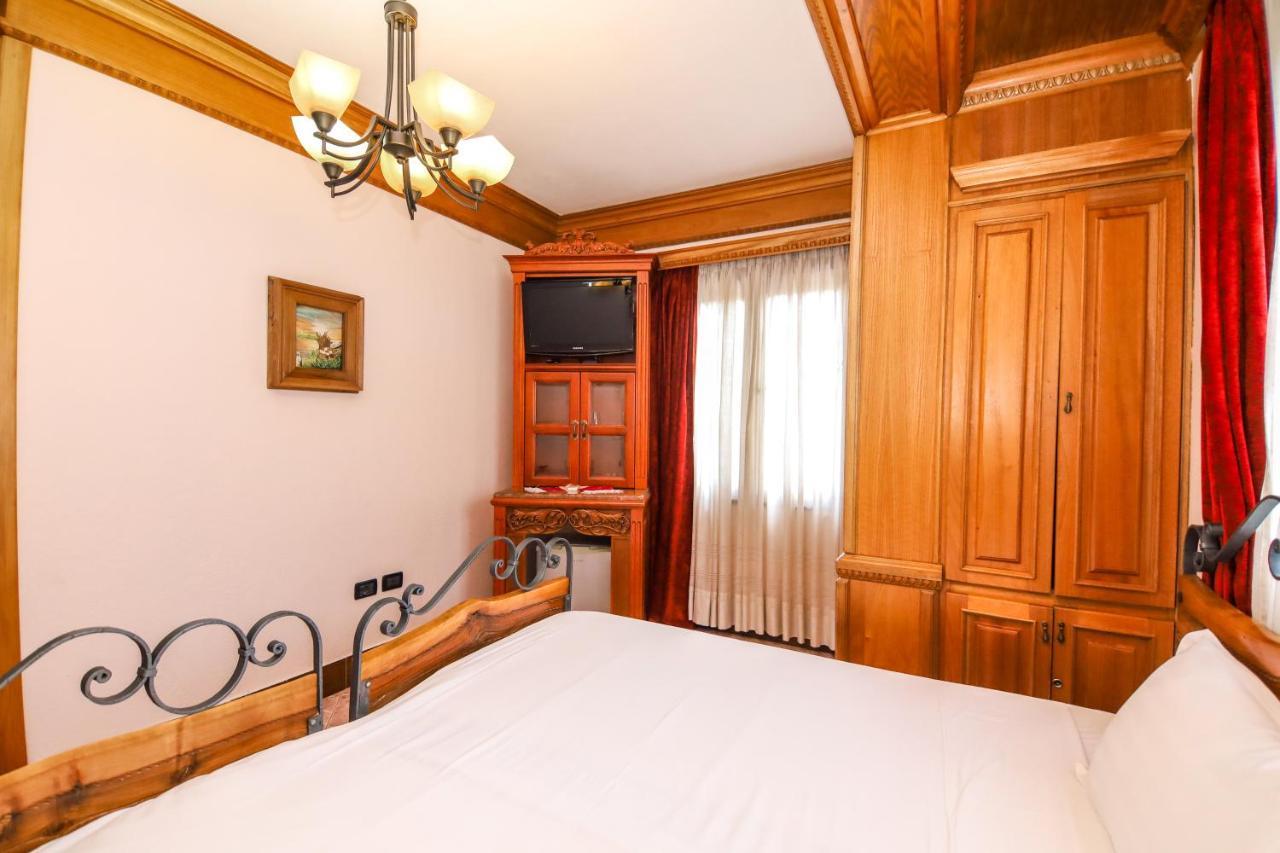 Brilant Antik Hotel Тирана Экстерьер фото